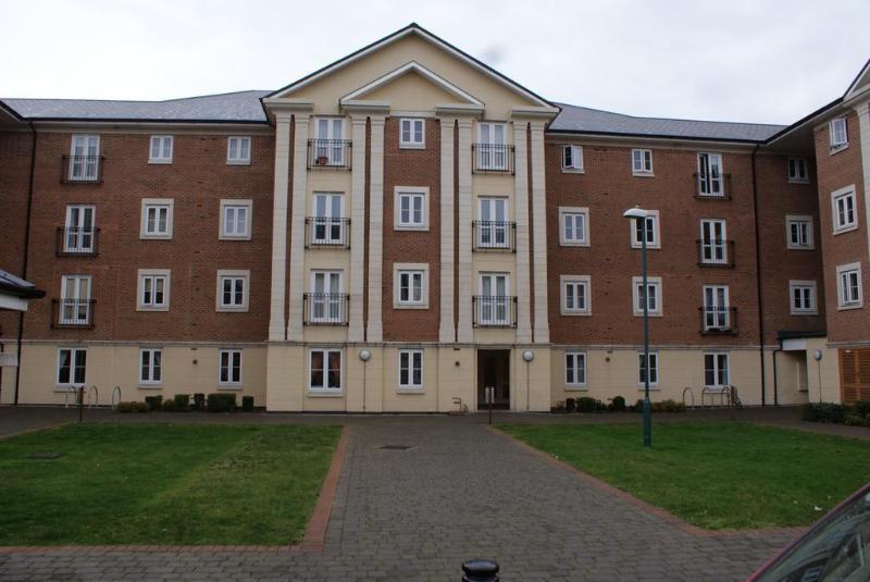 Brunel Crescent Apartments Суиндон Экстерьер фото