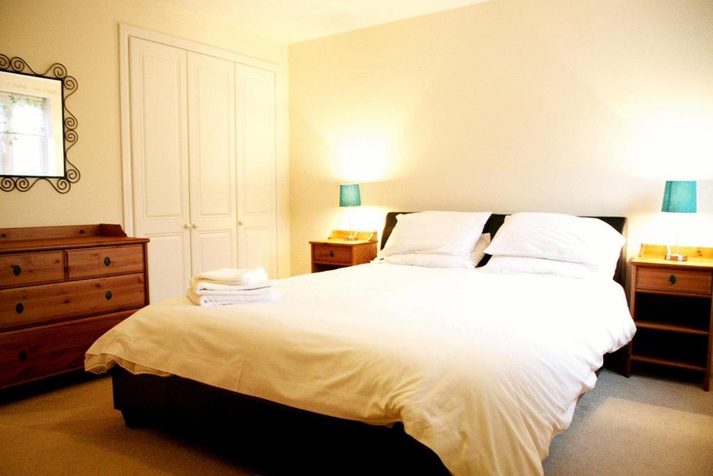Brunel Crescent Apartments Суиндон Экстерьер фото